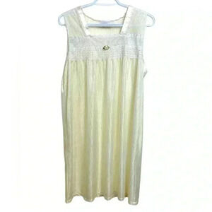 Vintage  Vanity Fair Ivory Nightgown Size Large